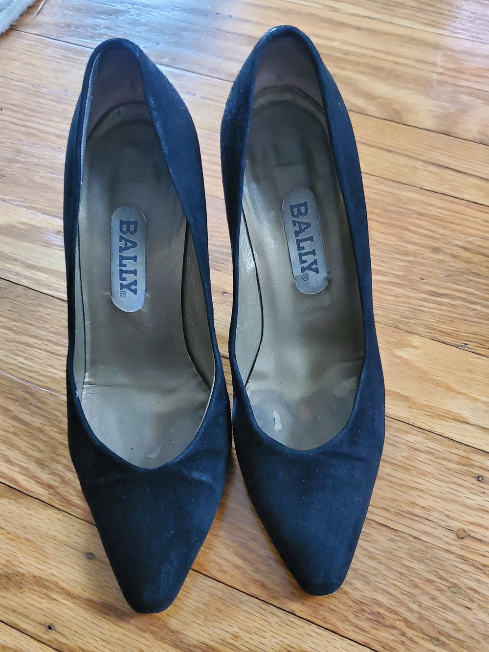 Vintage Bally Women's Two-Tone Suede Leather Pumps - Black and Red Womens Sz 5.5 - Picture 3 of 12